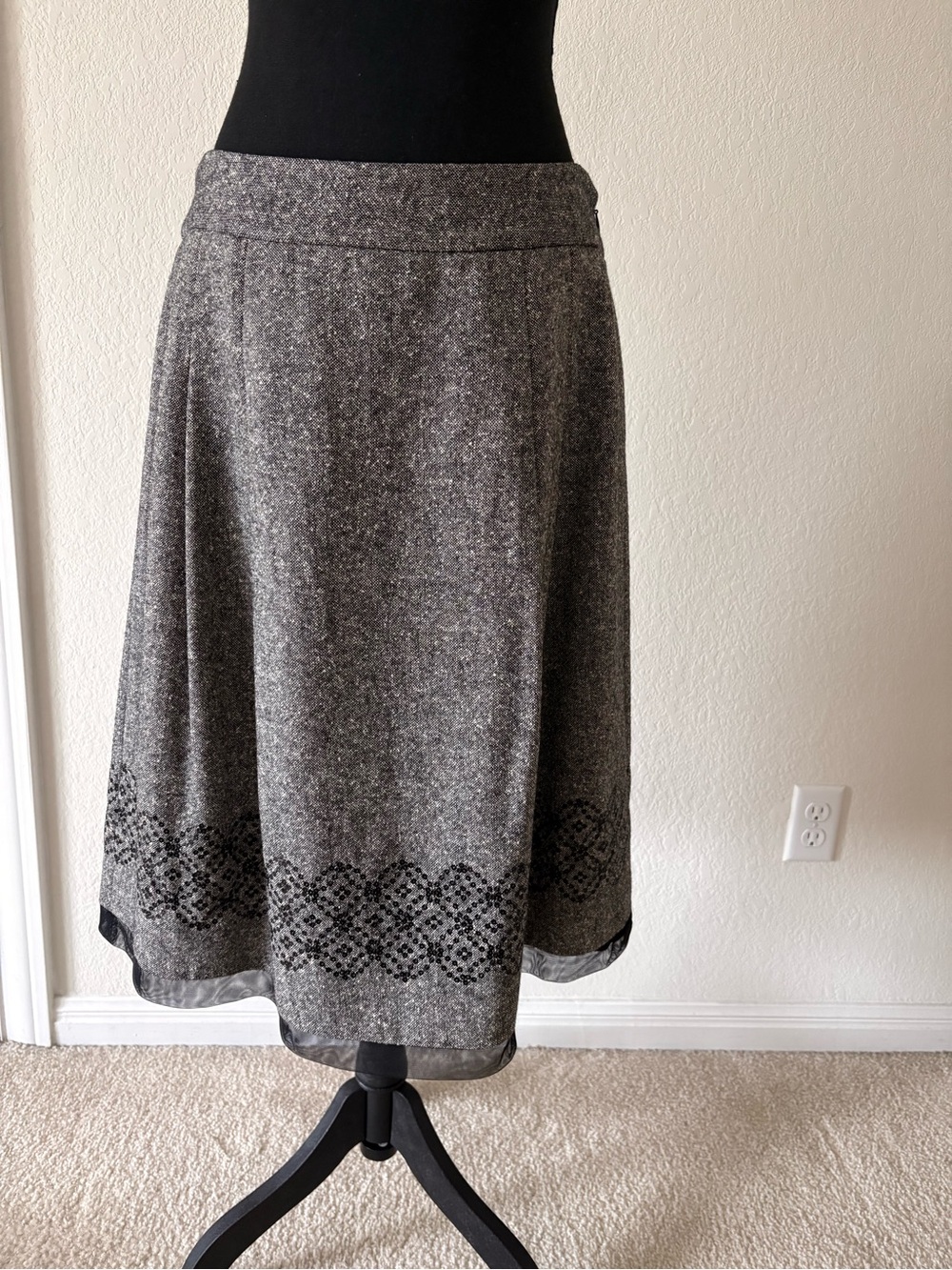 LOFT Gray Midi A-Line Skirt with Decorative Hem Pattern Wool Blend Sz10 EUC